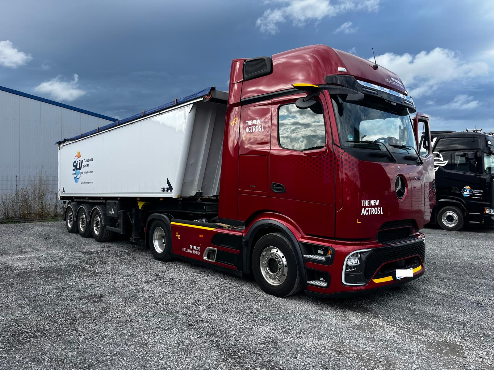 SLV Sattelschlepper - Kraftvolles Fahrzeug fuer Schwertransporte