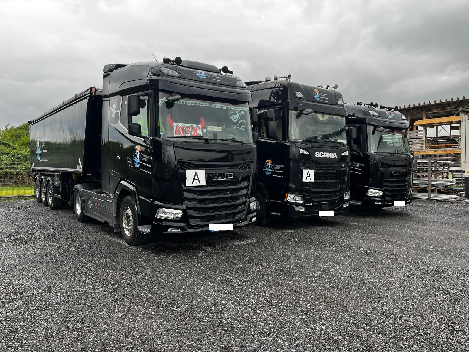 SLV LKW mit Auflieger - Professioneller Gueterverkehr
