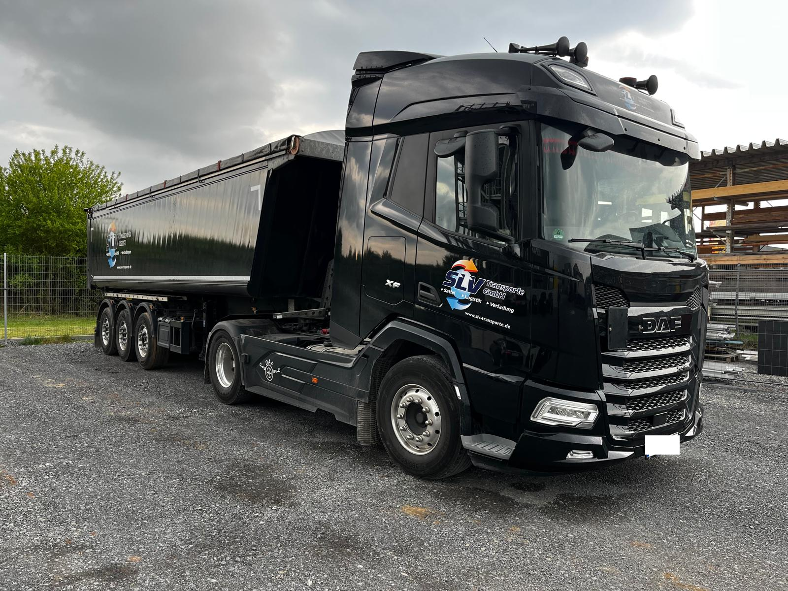 SLV Sattelzug - Zuverlaessiges Fahrzeug fuer Frachttransporte