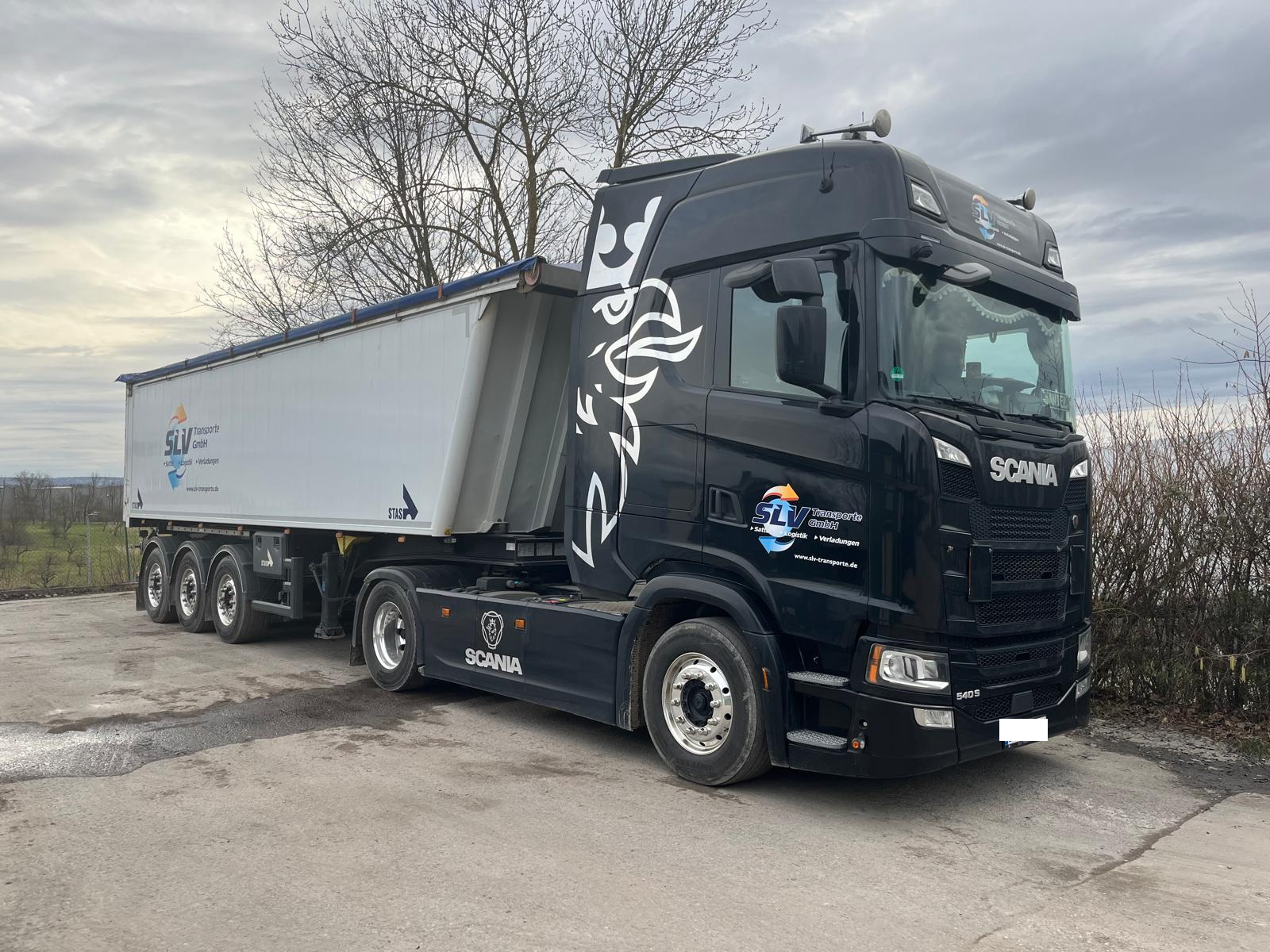 SLV Transport-LKW - Professionelle Gueterbefoerderung